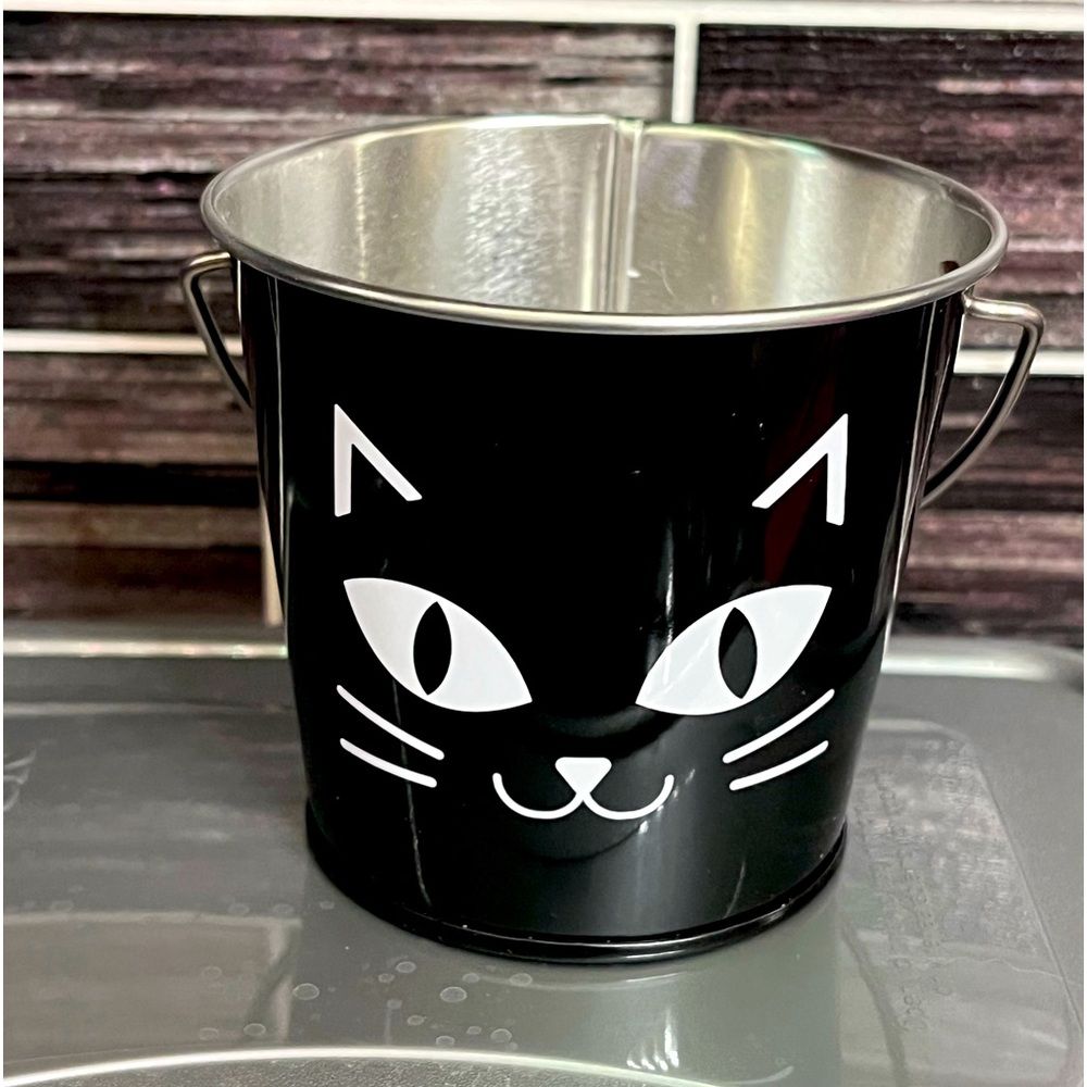 πΈ3/$25 π Target Halloween Witchβs Brew Black Cat Metal Pail Scented Candle - Picture 2 of 12